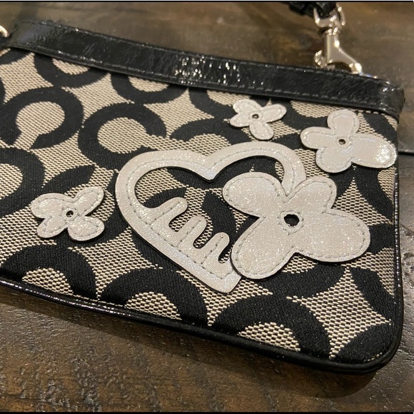 NEW AUTHENTIC Coach Black and White Wristlet with Strap - Picture 7 of 7